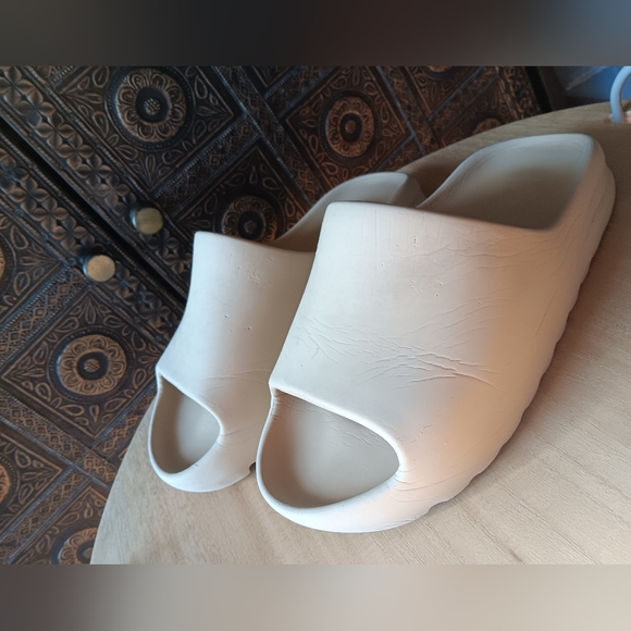 Adidas YEEZY Slide Bone 2020 - Picture 8 of 13